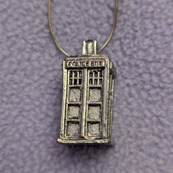 Doctor Who Jewelry Set - Picture 4 of 6